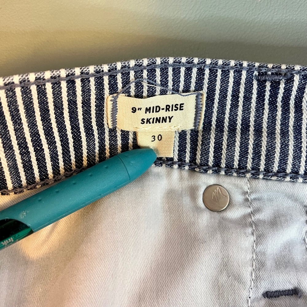9" Mid-Rise Skinny Jeans in Piper Stripe | Size 30 - Picture 10 of 12